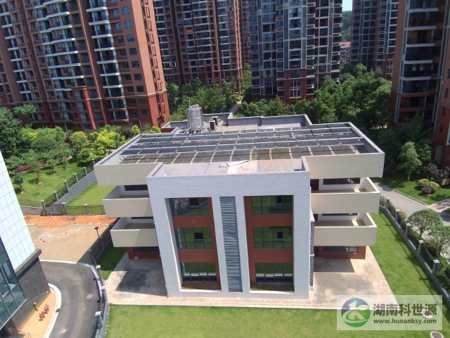 恒生碧水龙庭二期22栋幼儿园屋顶太阳能热水系统