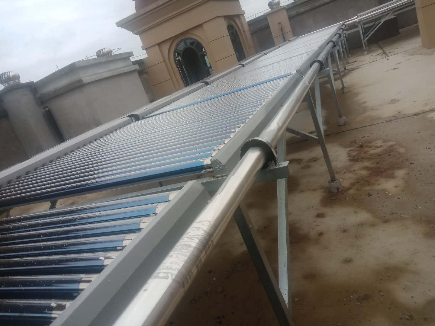 长沙恒大御景半岛8#地块2#栋太阳能热水系统工程