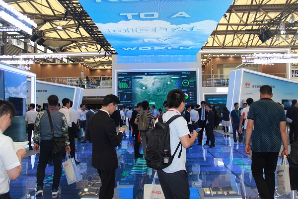 环球UG官网,湖南节能科技,太阳能光热研发,空气源热泵生产,中央空调设备销售