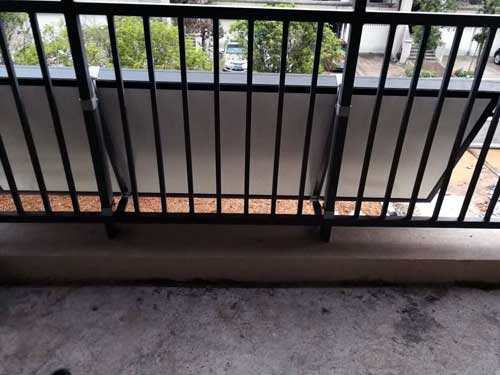 太阳能固定于阳台栏杆上