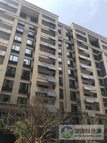 阳台壁挂太阳能热水器