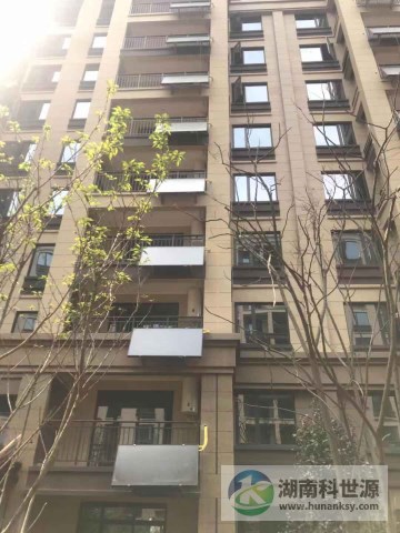 阳台壁挂太阳能热水器