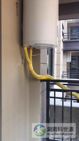 阳台壁挂太阳能热水器