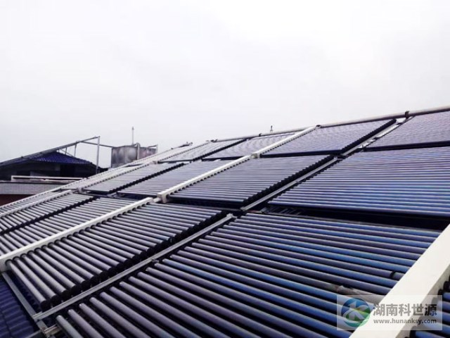 斜屋面真空管太阳能热水工程