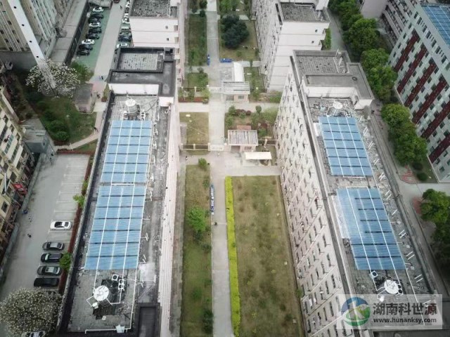 怀化学院宿舍屋顶太阳能热水工程