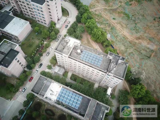 怀化学院宿舍屋顶太阳能热水工程
