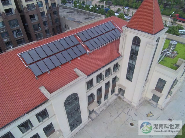 幼儿园斜屋面太阳能热水工程