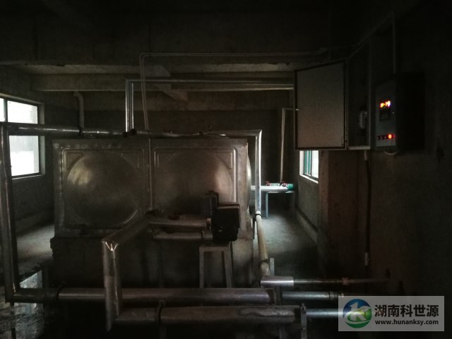 设备间太阳能水箱