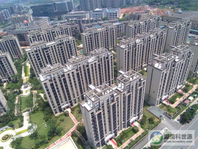 小区阳台壁挂太阳能热水系统