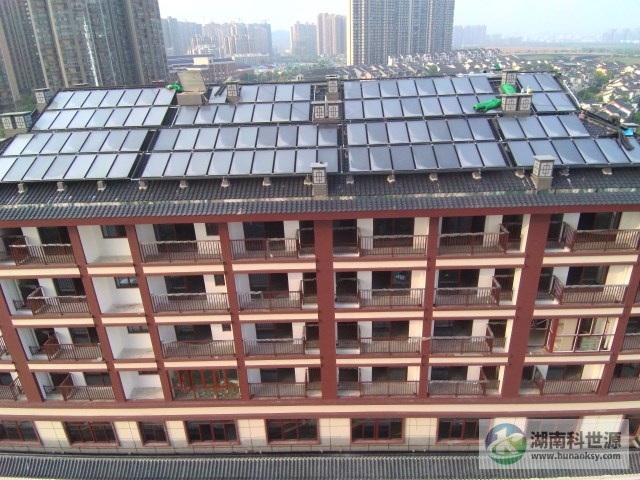 斜屋顶平板太阳能集热系统