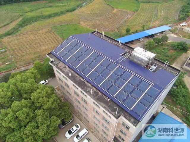 斜屋顶真空管太阳能热水系统