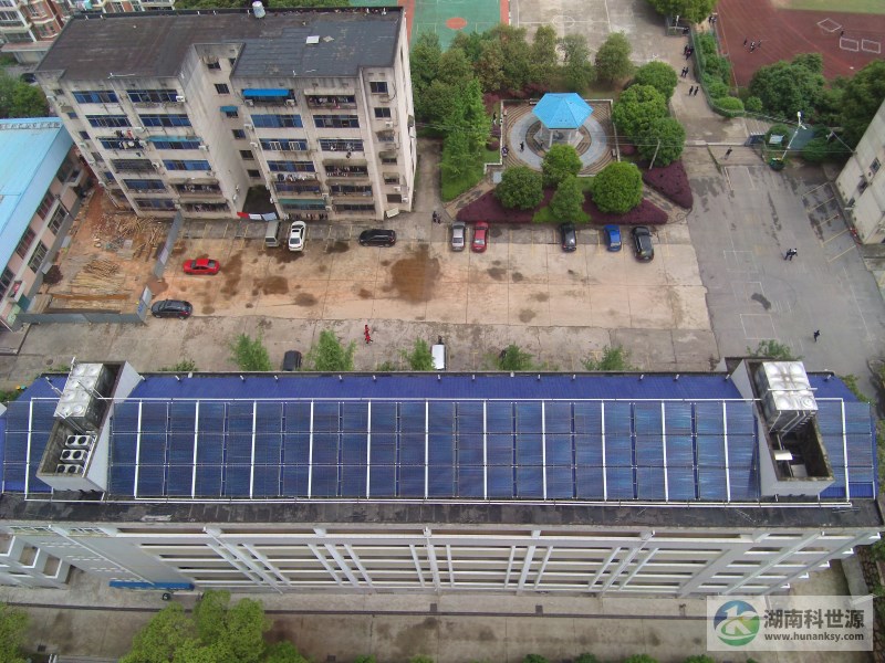 宿舍斜屋顶太阳能热水系统