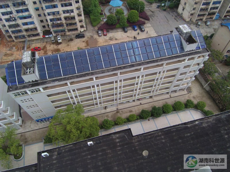 宿舍斜屋顶太阳能热水系统