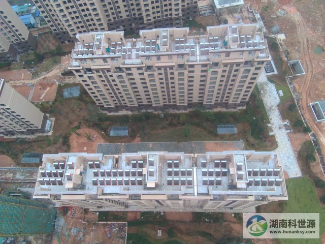 俯视屋顶一体式太阳能热水器