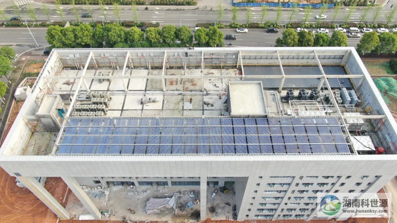 航拍太阳能热水系统