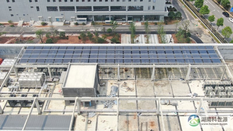 航拍太阳能热水系统