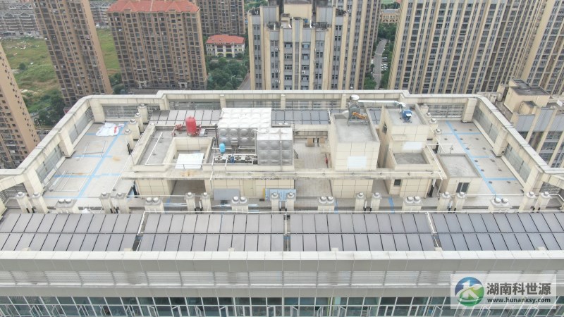 屋顶平板太阳能集热器